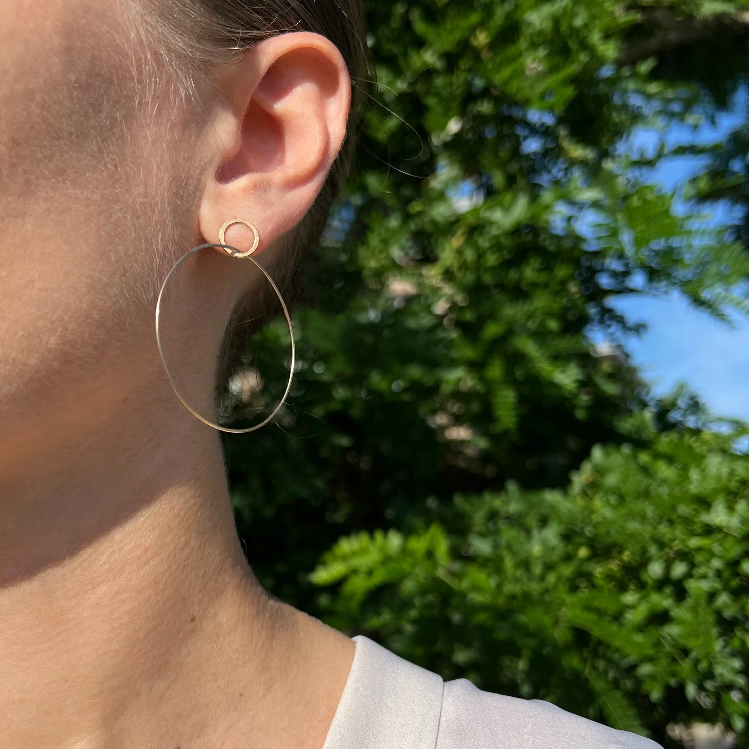 Large single hoop earrings in 18k gold